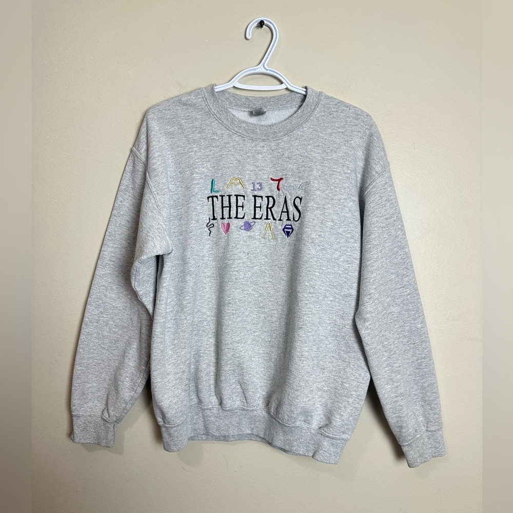 Gildan Size S/M Light Gray Crewneck Sweater